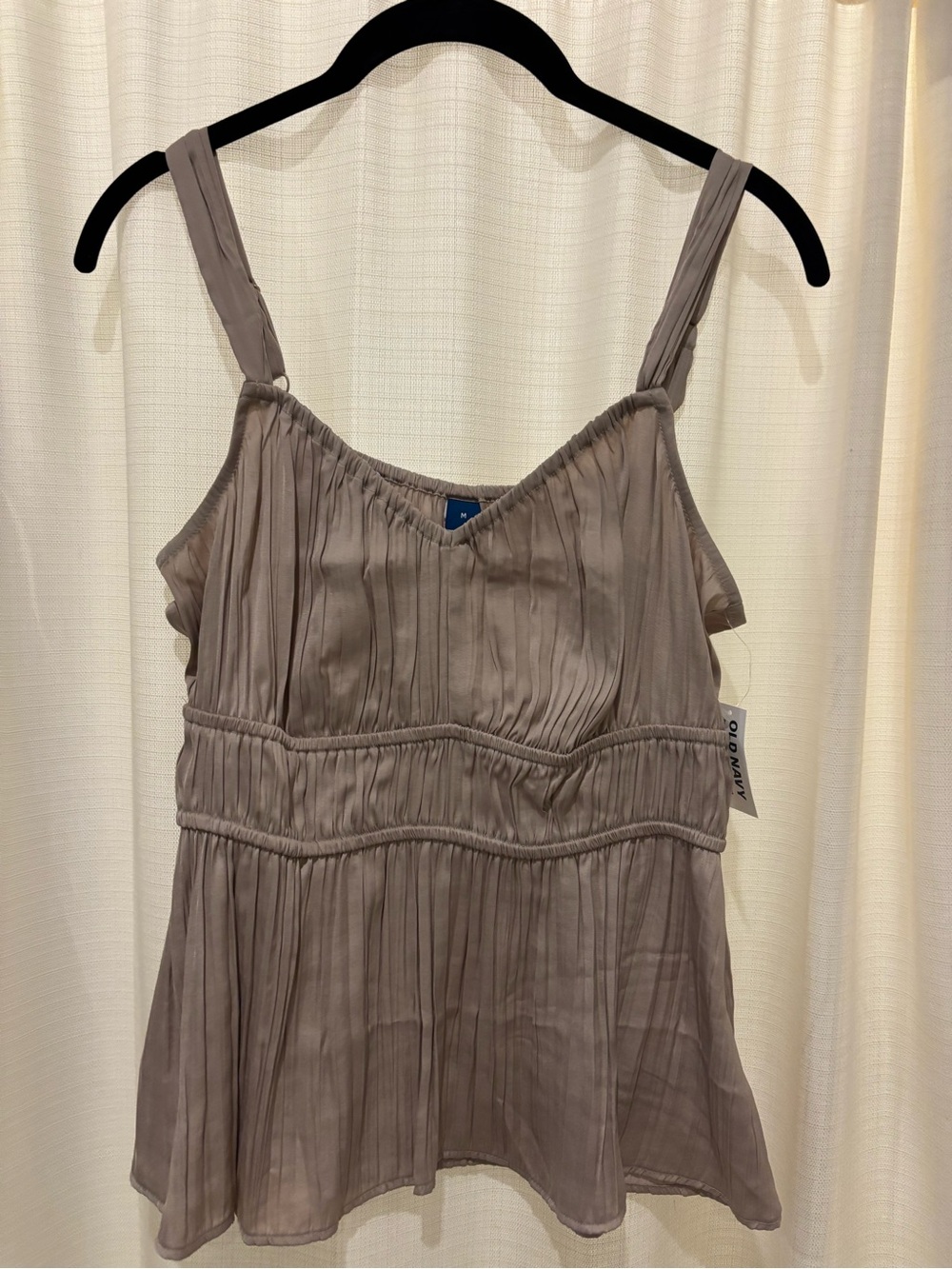 NWT Women’s Sleeveless Pleated Top in Taupe